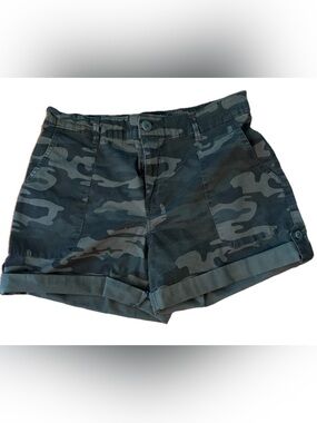 Women's Camo Utility Bermuda Shorts - Olive Green